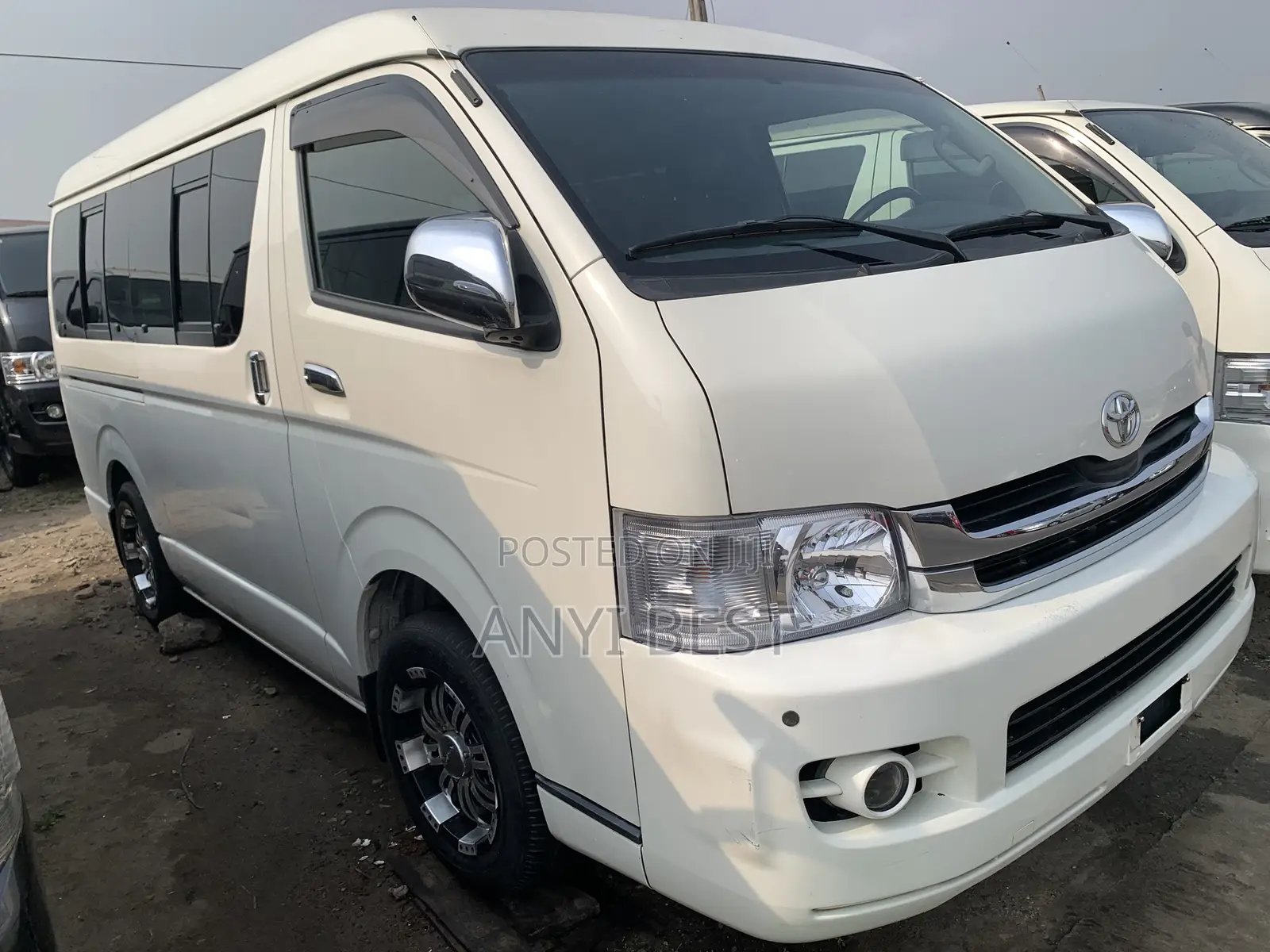 Toyota HiAce 2015 White