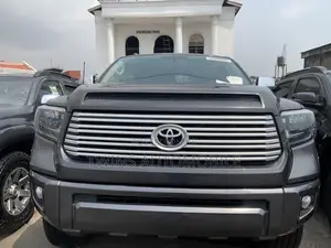 Toyota Tundra Platinum 5.7L V8 4x4 CrewMax 5.6 ft. box 145.7 in. WB