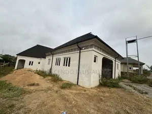 5bdrm Bungalow in Oluana, Ibadan for sale