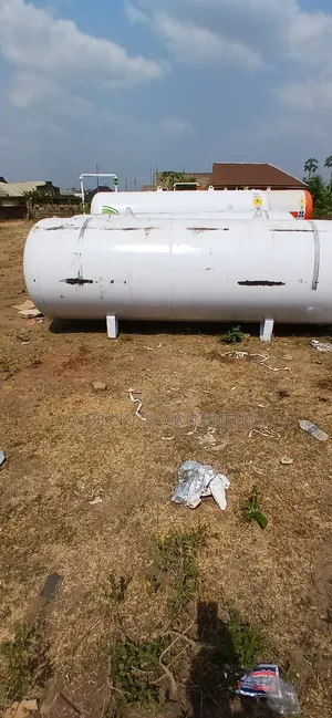 Gas Tank With Gas Dispenser