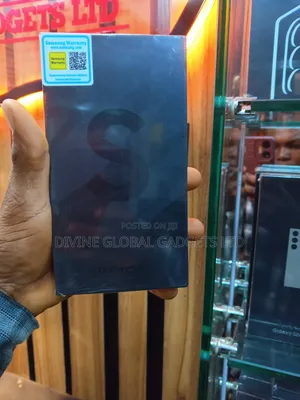 New Samsung Galaxy S22 5G 128 GB Black