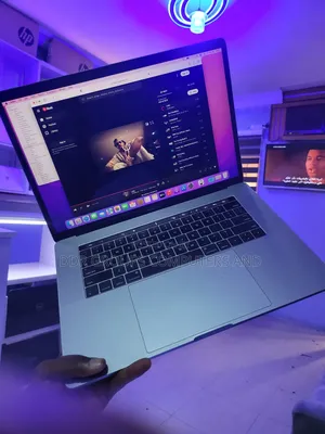 Laptop Apple MacBook Pro 2017 16GB Intel Core I7 SSD 512GB