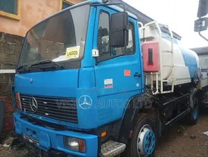 Peddler Mercedes Truck