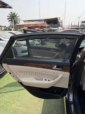 Hyundai Sonata Limited Sedan FWD (2.4L 4cyl 6A) 2016 Brown