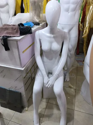 High Quality Fibre White Sitting Down Female Mannequin