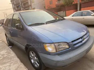 Toyota Sienna LE 4dr 1999 Blue