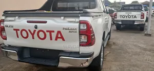 Toyota Hilux 2023 White