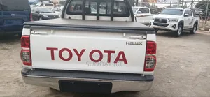Toyota Hilux 2015 White