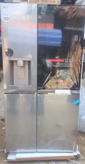 Lg Side-by-Side Refrigerator With Water and Ice Despenser