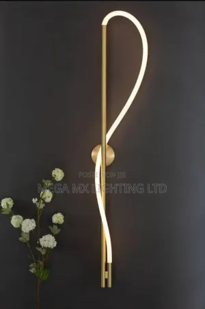 Artistic Wall Light With Vertical Rod Flowing Curve Design