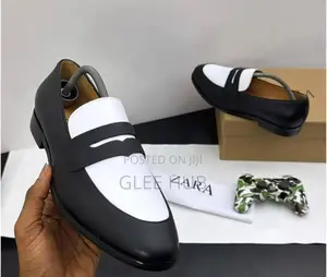 Two-Toned Flat Shoes