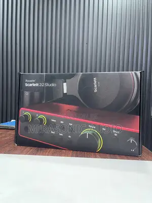 Focusrite 2i2 Studio Combo Includes,Mic And Headphones