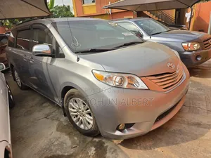 Toyota Sienna XLE AWD 7-Passenger 2013 Blue