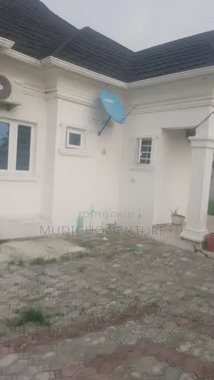 3bdrm Bungalow in Lekki Phase 2 for sale