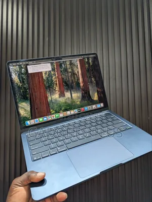 Laptop Apple MacBook Air 2022 M2 8GB Apple M2 SSD 256GB