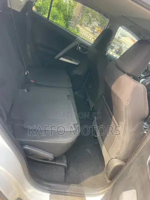 Toyota RAV4 XLE FWD (2.5L 4cyl 6A) 2017 White