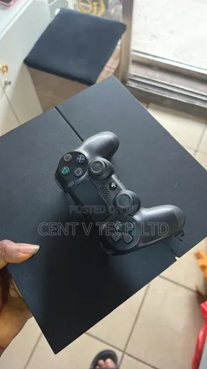 Playstations 4 Fat With 9 Games