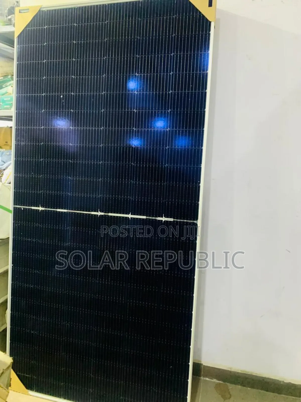 585w Jinko Mono Solar Panel