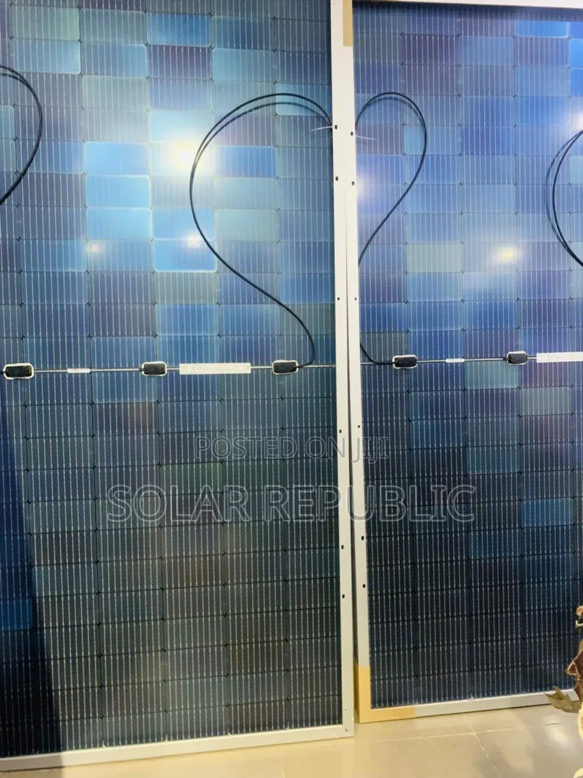 585w Jinko Mono Solar Panel