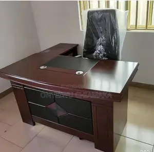 Executive Office Desk – Premium Wooden Finish