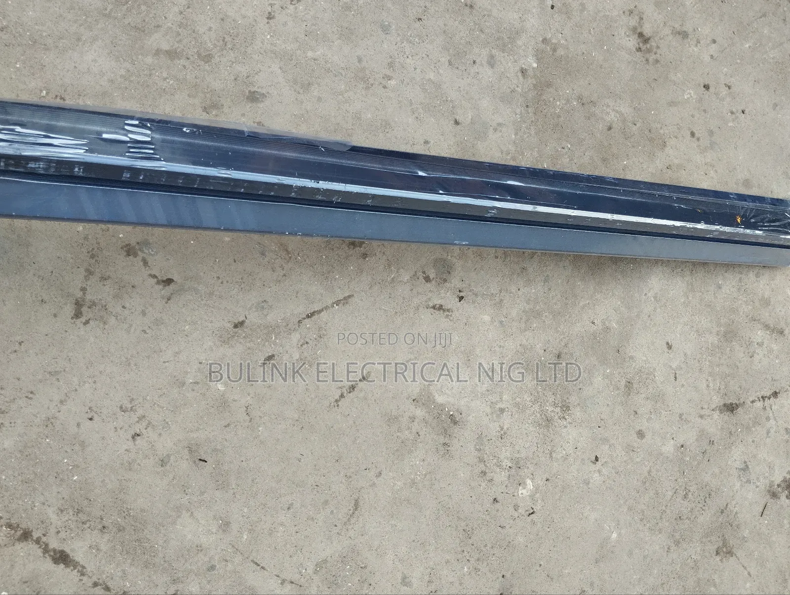 3 M Long Magnetic Track Light Rail