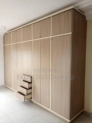 “Full-Option Modern Inbuilt Wardrobe With Top Bottom Profiles”