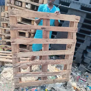 Local Wood Pallet for Goods Storage