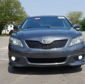 Toyota Camry SE 4dr Sedan (2.5L 4cyl 6A) 2011 Gray