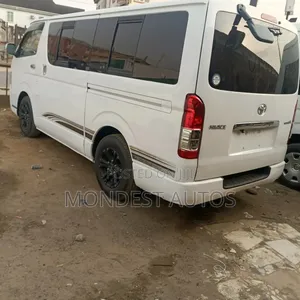 Toyota HiAce 2016 White