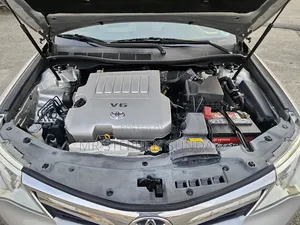 Toyota Camry XLE V6 4dr Sedan (3.5L 6cyl 6A) 2012 Silver