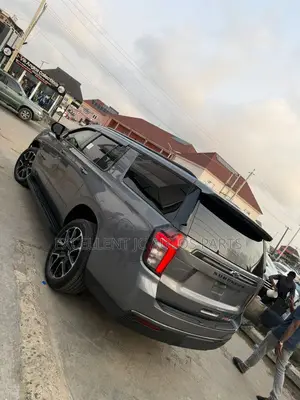 Chevrolet Suburban 2021 Gray