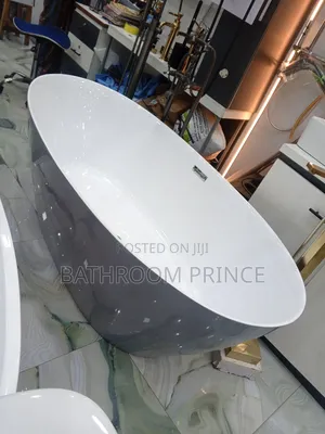 Gray and White Uk Acrylic Bathtub