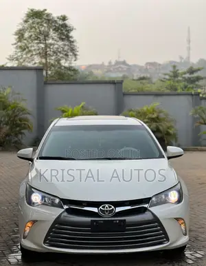 Toyota Camry SE 4dr Sedan (2.5L 4cyl 6A) 2015 White