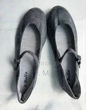 Neatly Used Flat Shoe, Size 40/41