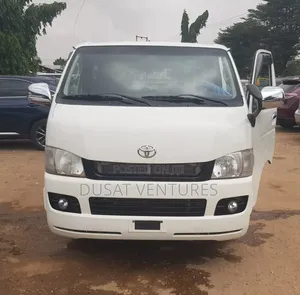 Toyota HiAce 2014 White