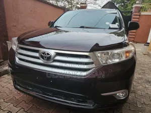 Toyota Highlander Limited 2011 Burgundy