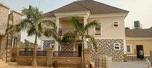 4bdrm Duplex in Golflane Estate for rent