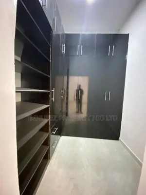 Studio Apartment in Chevron for rent