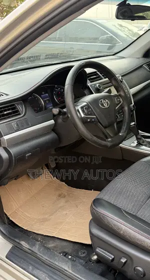Toyota Camry SE 4dr Sedan (2.5L 4cyl 6A) 2015 Gold