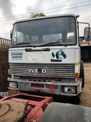 Clean Foreign Used Iveco Truck 10 Tyres