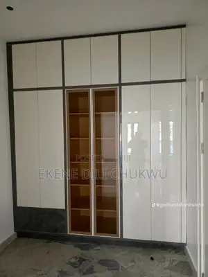 Luxury Full-Height Inbuilt Wardrobe With Glass Display Island Unit
