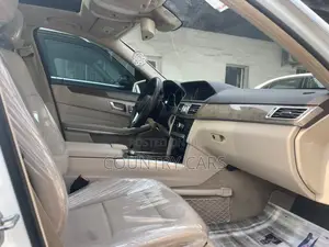 Mercedes-Benz E350 Base 4Matic Sedan AWD (3.5L 6cyl 7A) 2015 Off white
