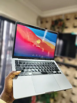 Laptop Apple MacBook Pro 2020 16GB Intel Core I7 SSD 512GB