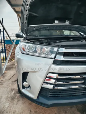 Toyota Highlander XLE 4x4 V6 (3.5L 6cyl 8A) 2017 Silver