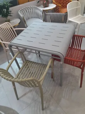 Fibre Dinning Set With 4 Seaters