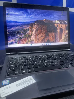 Laptop Fujitsu 8GB Intel Core i5 SSD 256GB