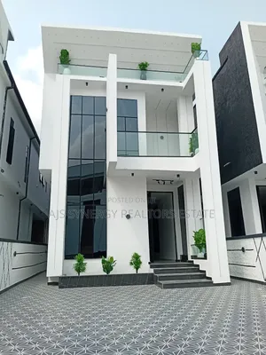 5bdrm Duplex in Chevron for sale