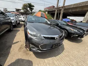 Toyota Avalon XLE Premium Sedan FWD (3.5L 6cyl 6A) 2013 Gray