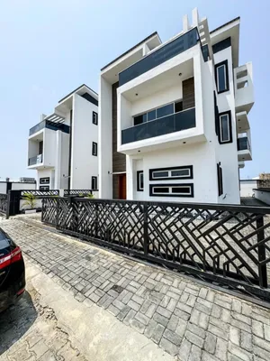 5bdrm Duplex in Chevron for sale