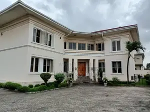 5bdrm House in Lekki Expressway for sale